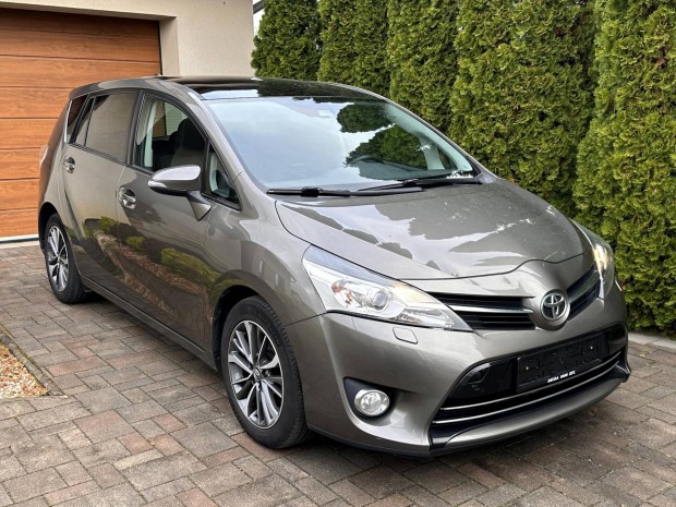 Toyota Verso 1.6 D-4D Executive Skyview TSS [7...